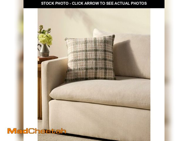 Lot 74-12633187 - Loloi Chris Loves Julia Walter Collection PCJ0027 Green/Ivory 18'' x 18'' Cover w/Down Pillow - UNUS...