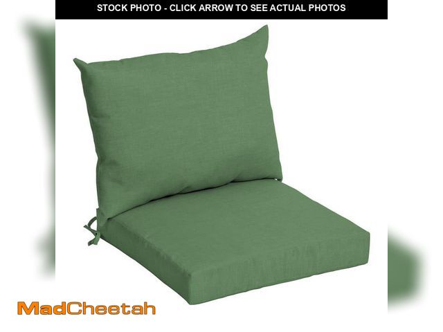 Lot 74-14254355 - ARDEN 21 in. x 21 in. Moss Green Leala Outdoor Dining Chair Cushion - UNUSED