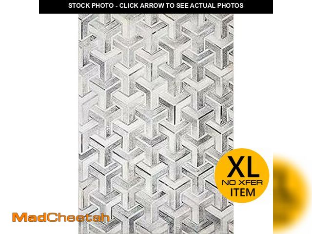 Lot 74-12429332 - Loloi Maddox Collection MAD-05 Silver/Ivory 7'-6" x 9'-6" Area Rug - USED