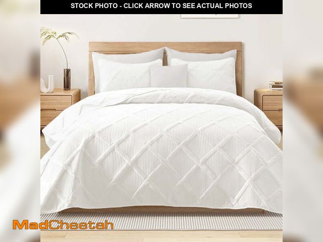 Lot 74-12836554 - Exclusivo Mezcla Ultrasonic Full Queen Quilt Set, 3-Piece Lightweight Bedspreads Modern Striped Cove...