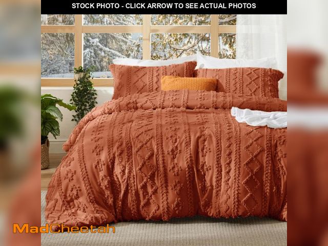 Lot 74-12304007 - Bedsure Tufted Boho Comforter Set King Size - Terracotta Boho Bed Set, GentleSoftÃ¢âÂ¢ 3 Pieces Fa...