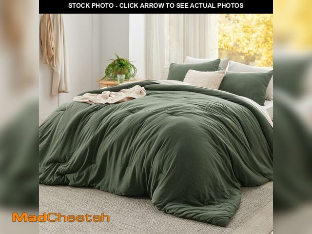 Lot 74-13775336 - Bedsure Super King Comforter Set, Dark Green Soft Prewashed Bedding for All Seasons, 3 Pieces Gentle...