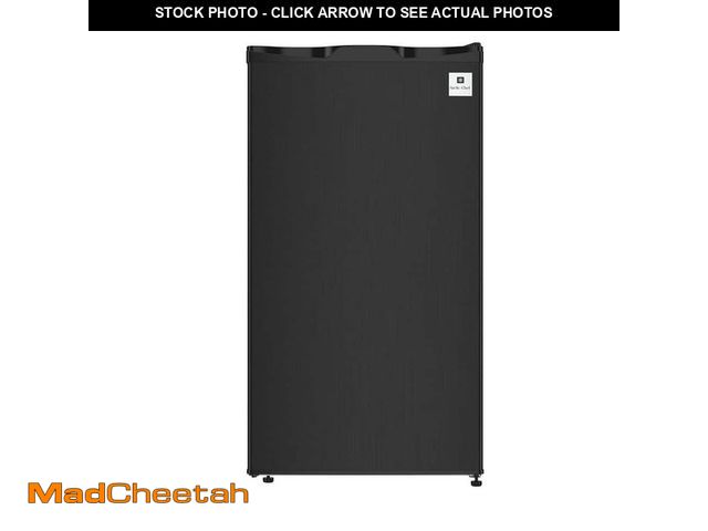 Lot 74-14343765 - ARCTIC CHEF 3.2 cu. ft. Mini Fridge in Black Stainless Steel - UNUSED