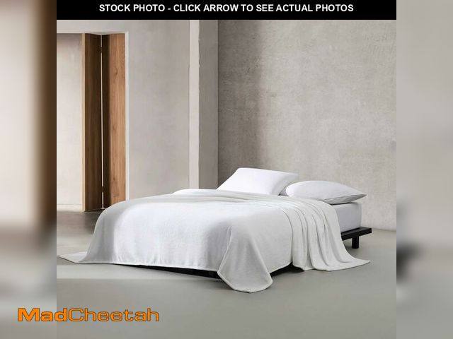 Lot 74-12827637 - Calvin Klein - Queen Blanket, Super Soft Plush Bedding, Luxury Bed Blanket (Core Plush White, Queen)...