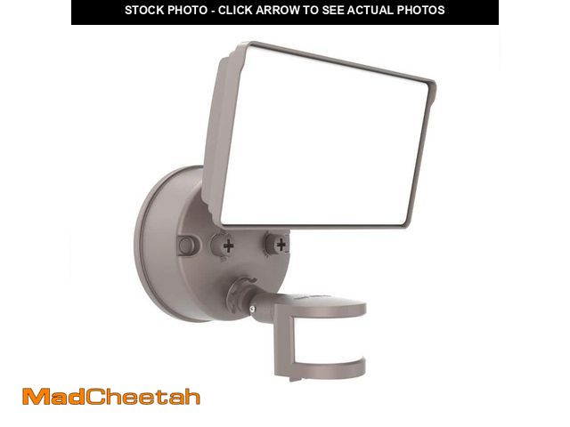 Lot 74-12852603 - HALO 200-Watt Equivalent, 6000 Lumen, Integrated LED, Motion Sensing Large Flood Light, Bronze - UNU...