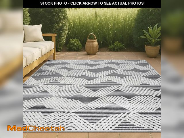 Lot 74-14067378 - JONATHAN Y Art Deco Geometric Indoor Outdoor Area Rug 4X6 Black/Ivory, Jazz High-Low Pile for Backya...