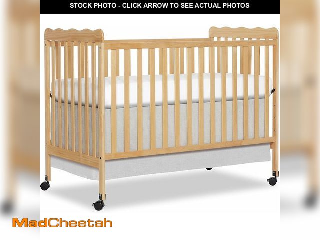 Lot 74-13331346 - Dream On Me Carson Classic 3-in-1 Convertible Crib in Natural - UNUSED
