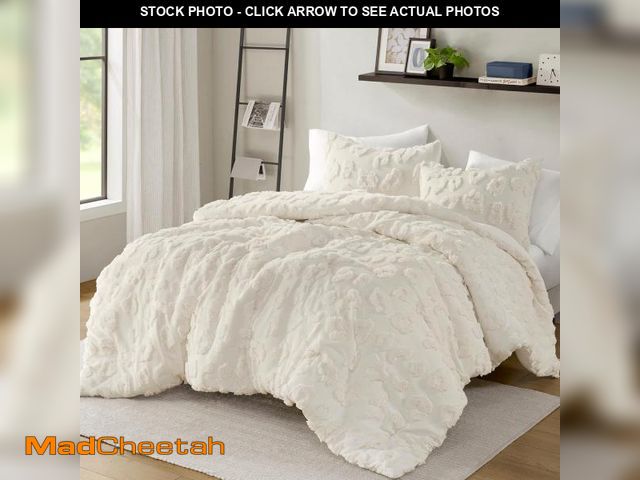 Lot 74-12399859 - Intelligent Design Queen Comforter Set Chenille Tufted Animal Print Pattern Comforters Queen Size, A...