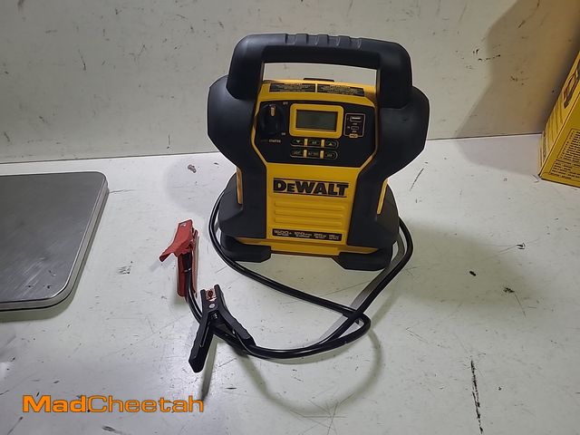 Lot 74-12900594 - DEWALT 1600 Peak Amp Jump Starter with Digital Compressor and USB Power Bank - UNUSED