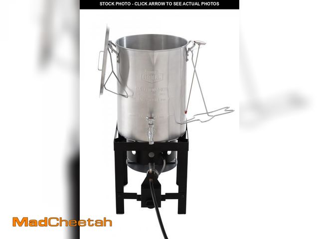 Lot 74-12533555 - Expert Grill 30qt Turkey Fryer with Spigot(LID IS DAMAGED)  - USED