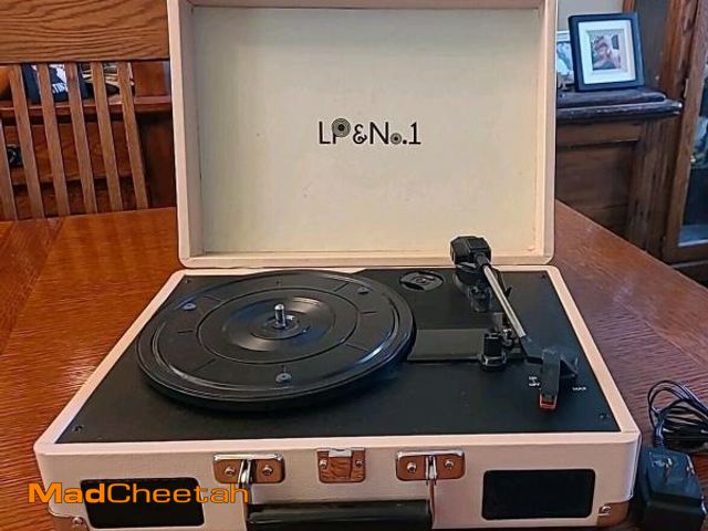Lot 74-12421611 - LP&amp;No.1 Record Player Turntable LPSC-002 AUX Speaker Ports Play 33 &amp; 45 Pink - UNUSED