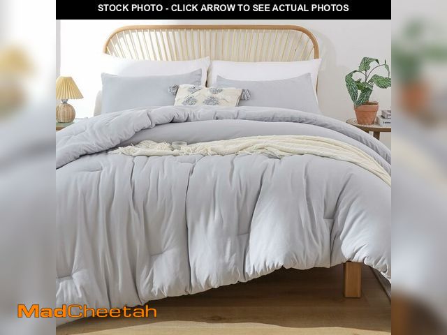 Lot 74-14271907 - ROSGONIA Light Grey Twin/Twin XL Comforter Set for College Girls Boys, 1 Gray Comforter &amp; 1 Pill...