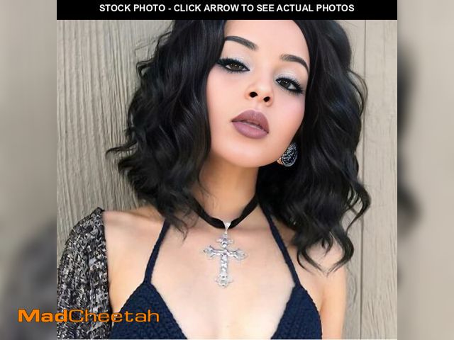 Lot 74-12705358 - Rose bud Wavy Bob Wig Natural Wig Natural Black Synthetic Hair Shoulder Length Short Curly Middle Pa...