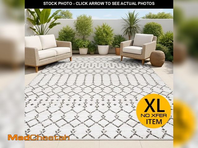 Lot 74-13072553 - JONATHAN Y Moroccan Geometric Indoor Outdoor Area Rug 9X12 Cream/Black, Ourika Textured Weave for Ba...