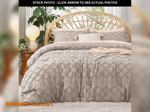 Lot 74-12213623 - Bedsure Twin Comforter Set - Linen Comforter, Boho Tufted Shabby Chic Bedding for Kids, 2 Pieces Vin...