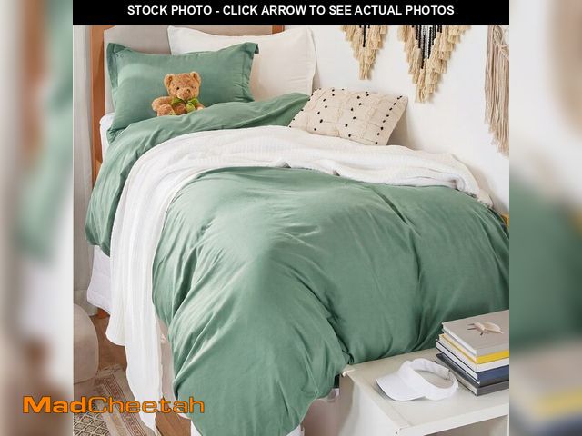 Lot 74-14057212 - Bedsure Sage Green Duvet Cover Twin/Twin XL Size - 2 Pieces Prewashed Cotton-Like Polyester Extra So...
