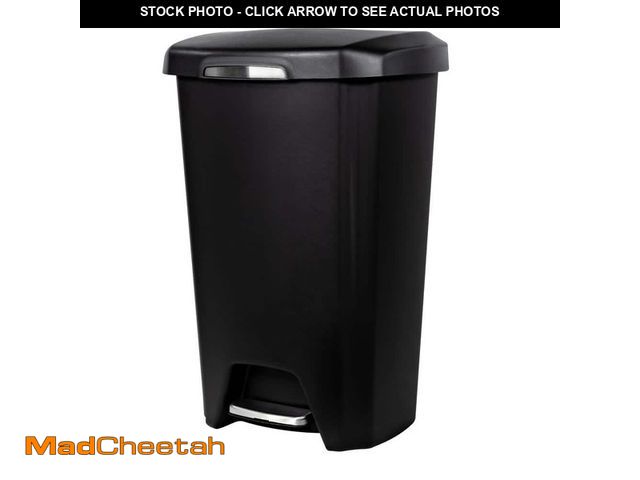 Lot 74-12584742 - *DIRTY/MISSING LID* Hefty 12.1 Gal StepOn Trash Can *DIRTY/MISSING LID*  - USED