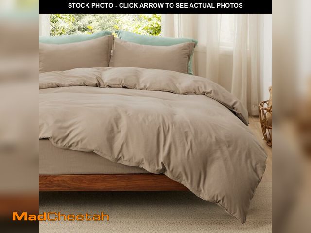 Lot 74-12709763 - Bedsure California King Size Duvet Cover with Fitted Sheet - 4 Pieces Prewashed Cotton-Like Extra So...