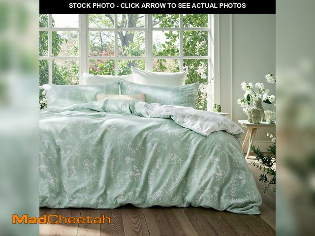Lot 74-14206619 - Bedsure Duvet Cover King Size - Reversible Floral Duvet Cover Set with Zipper Closure, Green Bedding...