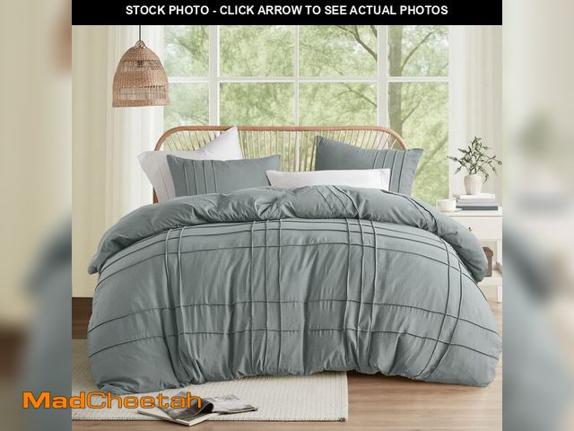 Lot 74-12434561 - Comfort Spaces Blue/Grey Queen Size Duvet Cover Set - 3 Pieces Pintuck Pleated Duvet Cover Queen, Al...