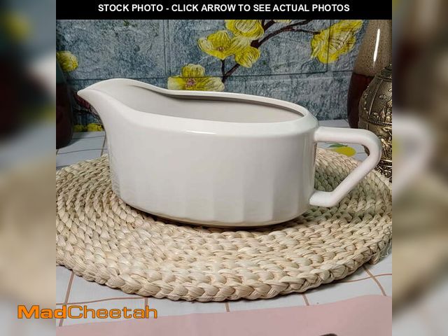 Lot 74-12804865 - 24 Oz Capacity Gravy Boat, Premium White Ceramic, Modern Design with Ergonomic Handle, Drip-Free Pou...