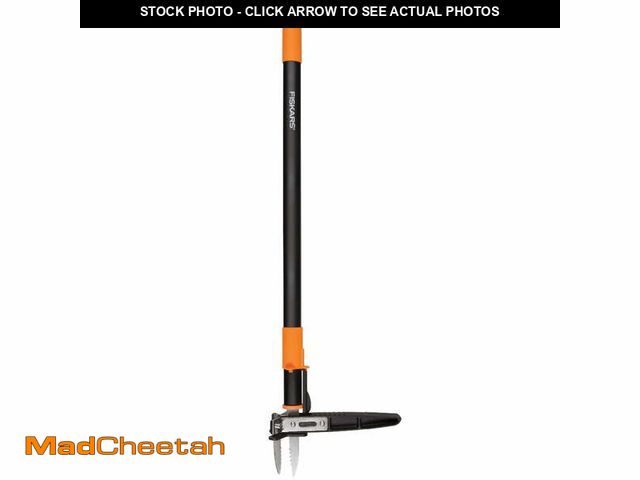 Lot 74-12885313 - Fiskars 3-Claw Stand Up Weeder, 39" Long Ergonomic Handle with Easy-Eject Mechanism - USED