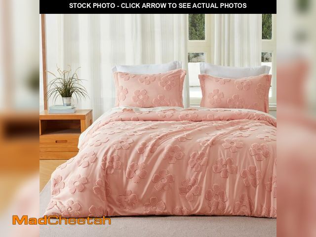 Lot 74-13583990 - Joiedomi Tufted Full Size Comforter Set, 3 Pieces Pink Boho Full Bedding Set with 1 Boho Flower Comf...