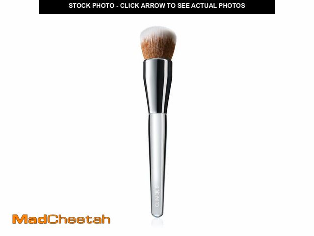 Lot 74-13567669 - Clinique Versatile Blending Buffing Foundation Brush for Cream, Liquid, and Powder Foundation | Buil...