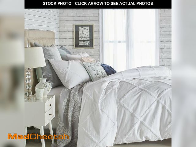 Lot 74-13803561 - Peri Home Chenille Lattice 100% Cotton 3-Piece Solid Color Comforter and Sham Set, King, White - UNU...