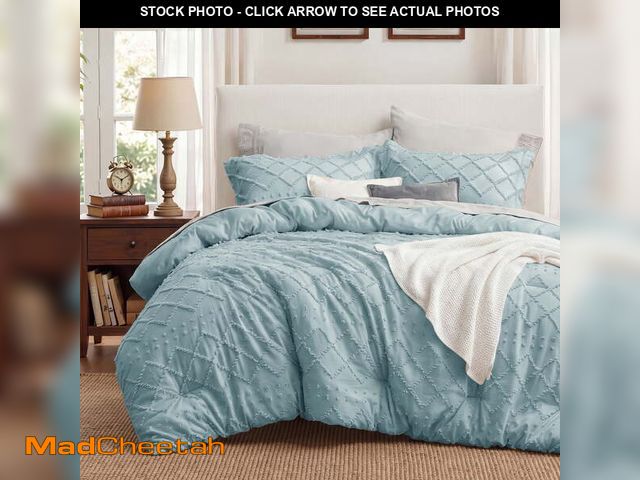 Lot 74-14307361 - U by Bedsure King Size Comforter Set, 3 Pieces Blue Boho Tufted Shabby Bedding Comforter Set, Vintag...