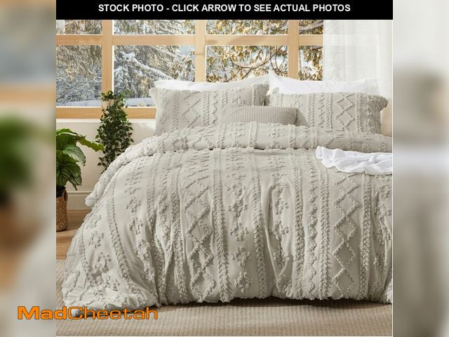 Lot 74-14331662 - Bedsure Tufted Boho Comforter Set Oversized Queen - Linen Boho Bed Set, GentleSoftÃ¢âÂ¢ 3 Pieces F...