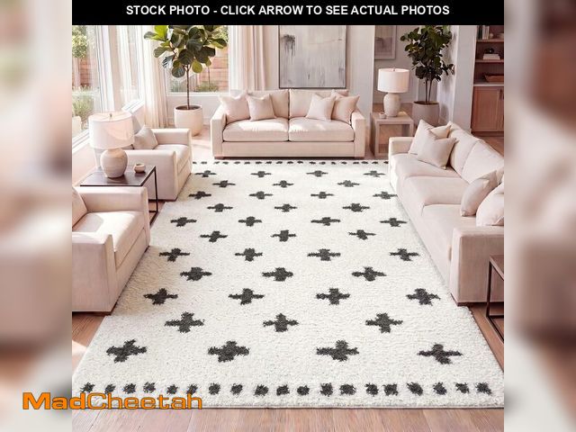 Lot 74-13331538 - JONATHAN Y Cristo Berber Geometric Shag White/Gray Indoor Area Rug, 4x6, Bohemian, Contemporary, Eas...