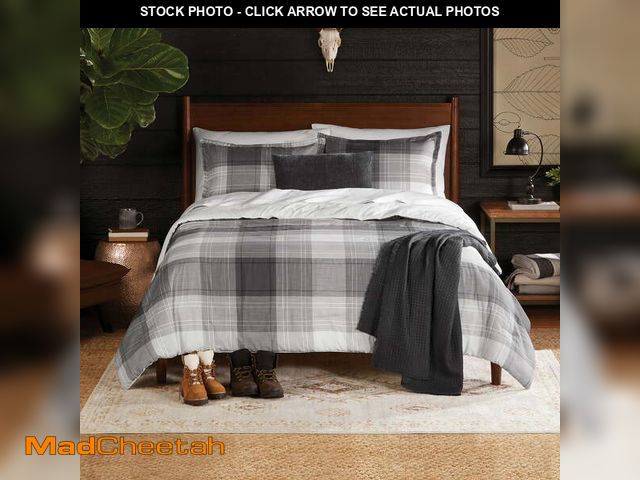 Lot 74-12556605 - Mainstays Plaid 5-Piece Grey Comforter Set, King - UNUSED