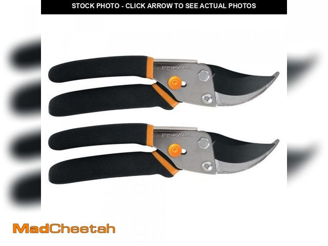 Lot 74-12491918 - Fiskars 5/8 in. Cut Capacity 9 in. Classic Bypass Hand Pruning Shears (2-Pack) - UNUSED