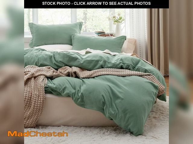 Lot 74-12874540 - Bedsure Sage Green Duvet Cover Twin/Twin XL Size - 2 Pieces Prewashed Cotton-Like Extra Soft Bedding...