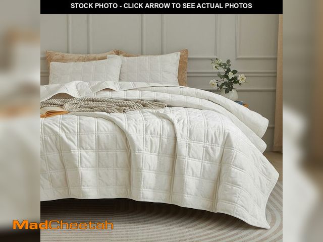 Lot 74-13956060 - Wondnuga Velvet Quilt King Size Comforter Set - Luxury Soft Velvet Bedding Set for All Season, Bedsp...