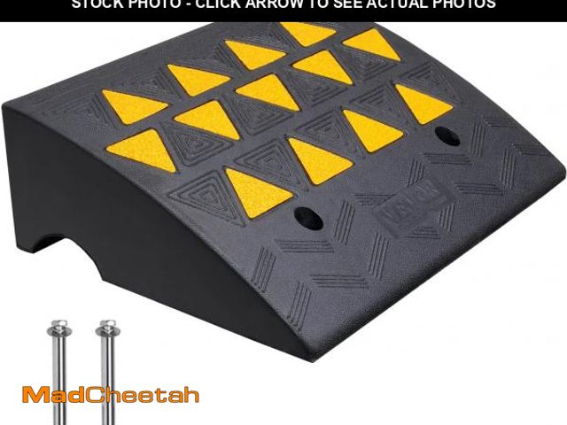 Lot 74-12510616 - VEVOR Rubber Curb Ramp 6" Rise Height Sidewalk Curb Ramp, 14.6" Width 19.3" Length Driveway Ramp for...