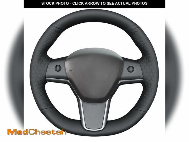 Lot 74-13717339 - MEWANT Steering Wheel Cover for Tesla Model 3 2017-2023 / Model Y 2020-2023 Hand-Stitched Steering W...