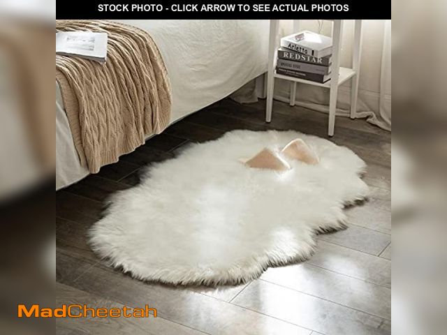 Lot 74-12329353 - MIULEE Luxury Soft Fluffy Area Rug 3x5 Feet, Faux Fur Sheepskin Rug Decorative Plush Shaggy Carpet f...