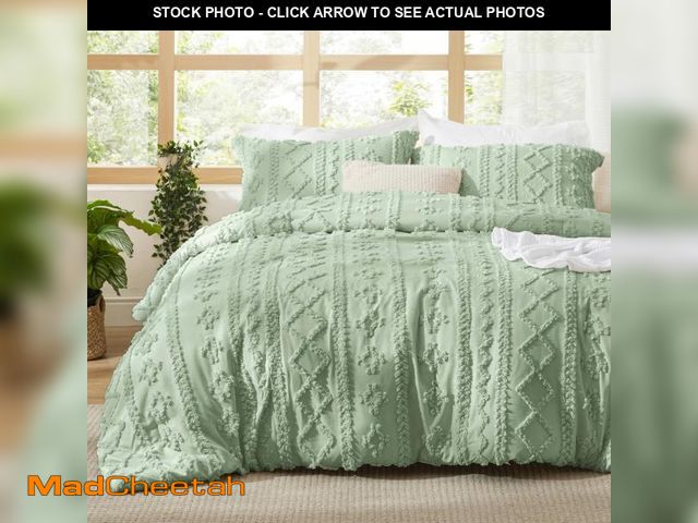 Lot 74-11547135 - Bedsure Tufted Boho Comforter Set King Size - Sage Green Boho Bed Set, GentleSoft?? 3 Pieces Farmhou...