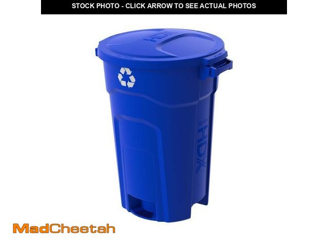 Lot 74-12676209 - *BENT* HDX 32 gal. Blue Heavy Duty Outdoor Recycling Trash Can with Domed Lid *BENT*  - USED