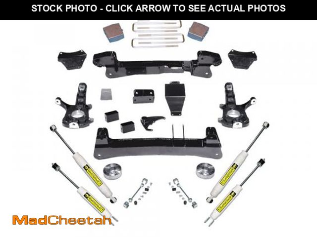 Lot 74-12153769 - *SEE DETAILS* RealTruck SUPERLIFT SUSPENSION | 3376 | Front Knuckles | One Box of Multi Box Kit | Fi...