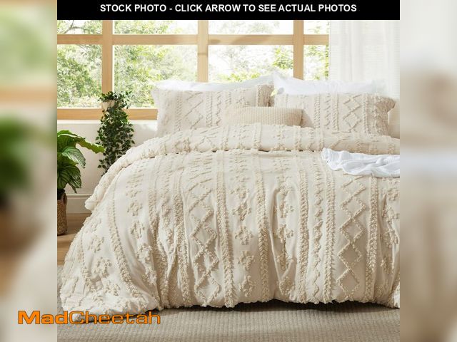 Lot 74-13540720 - Bedsure Tufted Boho Comforter Set King Size - Beige Boho Bed Set, GentleSoftÃ¢âÂ¢ 3 Pieces Farmhou...