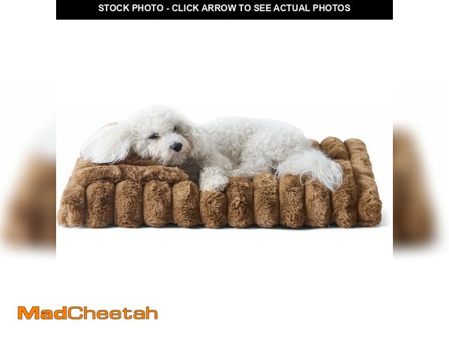 Lot 74-12544426 - TOWN &amp; COUNTRY LUXE CuddleTown Ribbed Bubble Stripe Pillow Crate Mat Pet Bed, Machine Washable C...