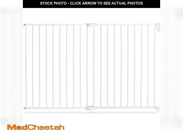 Lot 74-13836168 - MunchkinÃâÃ Extending XLÃÂ¢Ã¢â¬Å¾ÃÂ¢ Tall and Wide Baby Gate, Hardware Mounted Safety Gate fo...