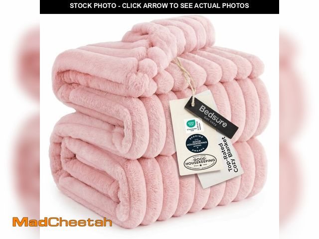 Lot 74-14331637 - Bedsure GentleSoft Coral Pink Fleece King Blanket for Couch - Super Soft Cozy Blankets for Women, Cu...