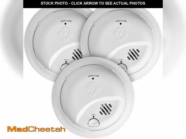 Lot 74-14067905 - (MISSING SOME HARDWARE) BRK First Alert SMI100, Battery-Operated Smoke Alarm, 3-Pack - UNUSED