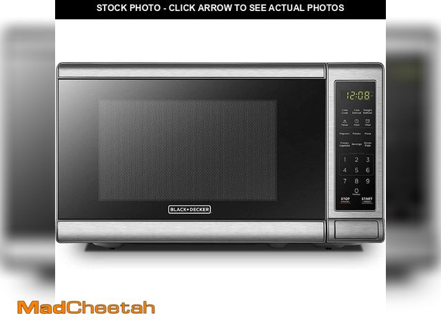 Lot 74-12731369 - *DIRTY* BLACK+DECKER 0.7 cu. ft. 700 Watt Compact Countertop Microwave in Stainless Steel with Safet...