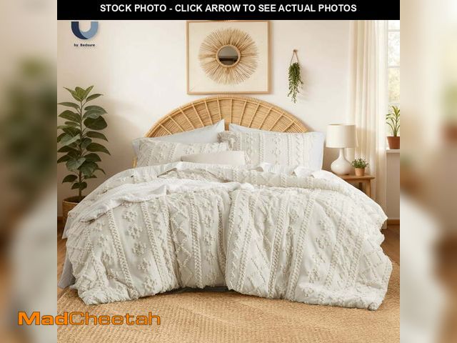 Lot 74-13045343 - U by Bedsure Tufted Boho Comforter Set, 2 Pieces Farmhouse Shabby Chic Embroidery Bed Set, Soft Jacq...