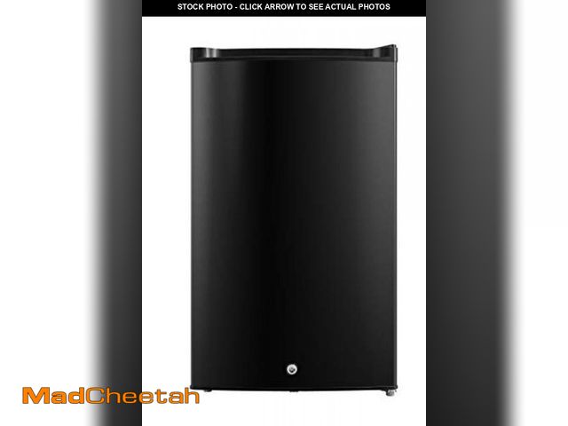 Lot 74-12421002 - (DAMAGE TO OUTSIDE OF DOOR) Midea MRU03M2ABB Upright Freezer, 3.0 Cubic Feet Mini Freezer, for Kitch...